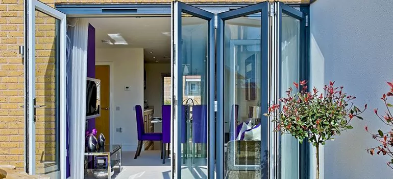 Commercial Door Glass Repair in Tampa, FL